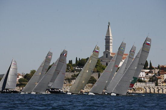 яхтенные гонки флота rc44
