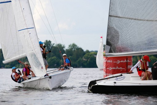 яхта эм ка, freestyle race, вечерняя регата, пирогово, детская парусная школа
