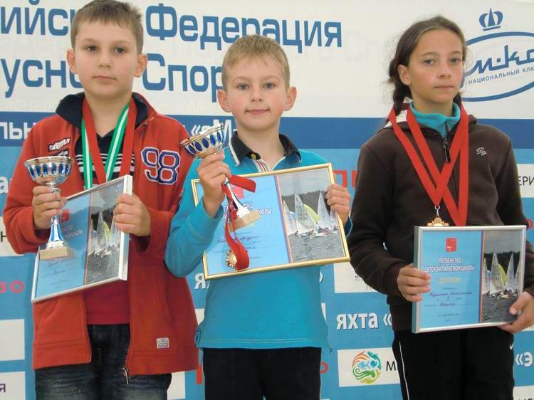 яхта оптимист, яхта ракета, десткая парусная школа пирогово, яхт клуб, регата
